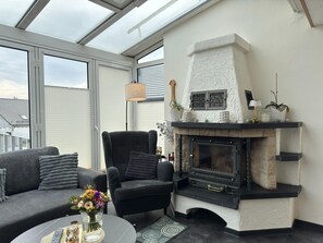 Living room - Ferienhaus mit Kamin in Thale-friedrichsbrunn (Thale)