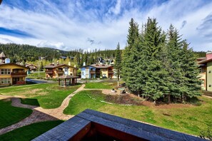 Property grounds - Ski-In 2BR w/ Private Hot Tub • Walk to Village • Cozy & Spacious Retreat (Sun Peaks)