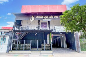 Front of property - Collection O Omah Joyo Solo Inn Near Keraton Surakarta (Surakarta)
