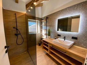 Apartment | Bathroom - Apartment in Saalfelden Near Ski Slopes (Saalfelden am Steinernen Meer)