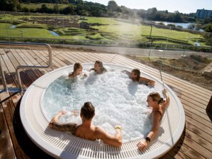 House | Outdoor spa tub - 6 Person Holiday Park Home in Middelfart (Middelfart)