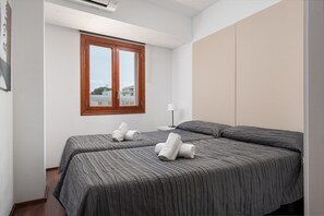 2 bedrooms, iron/ironing board