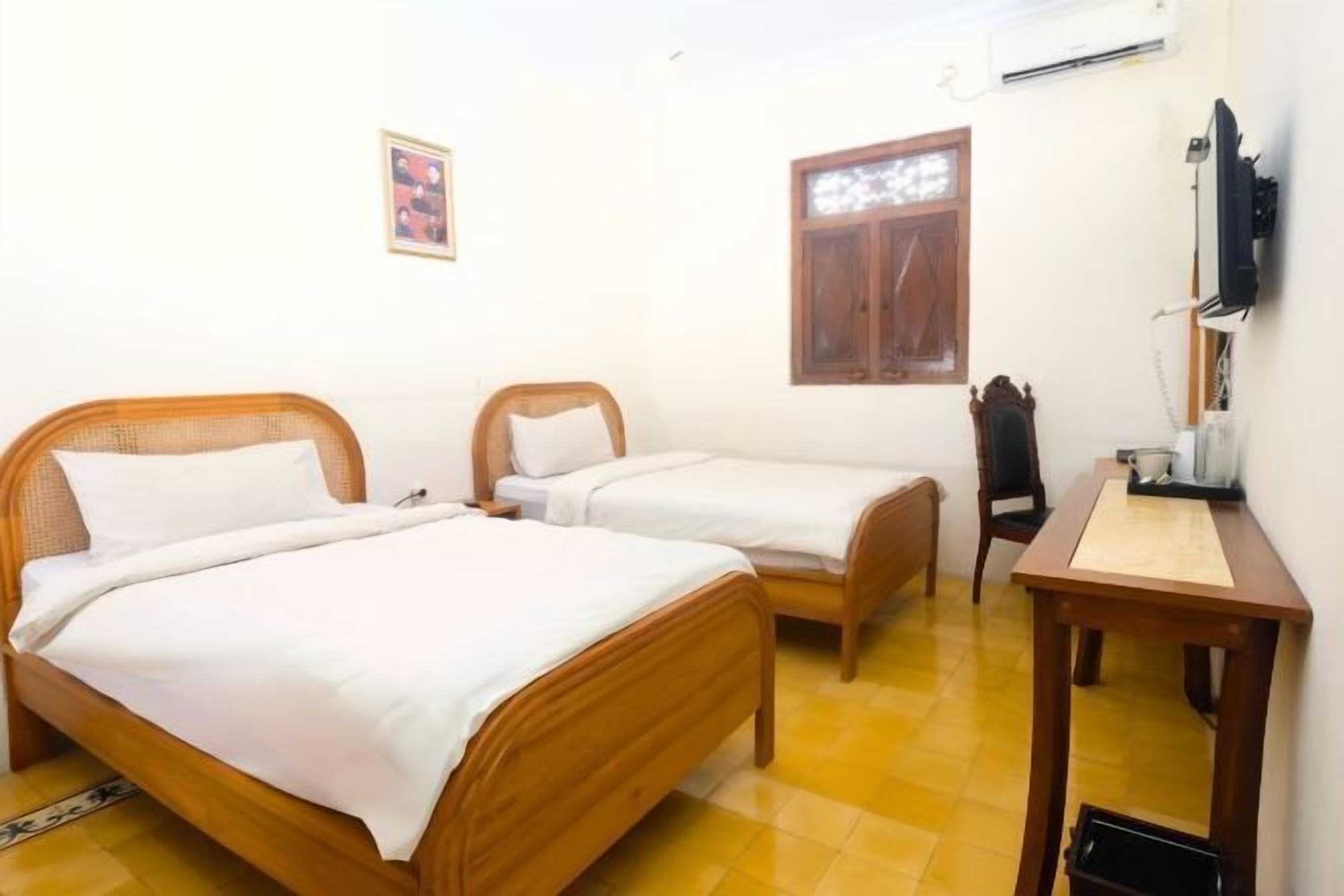 Espace de travail pour ordinateur portable, Wi-Fi gratuit, draps fournis