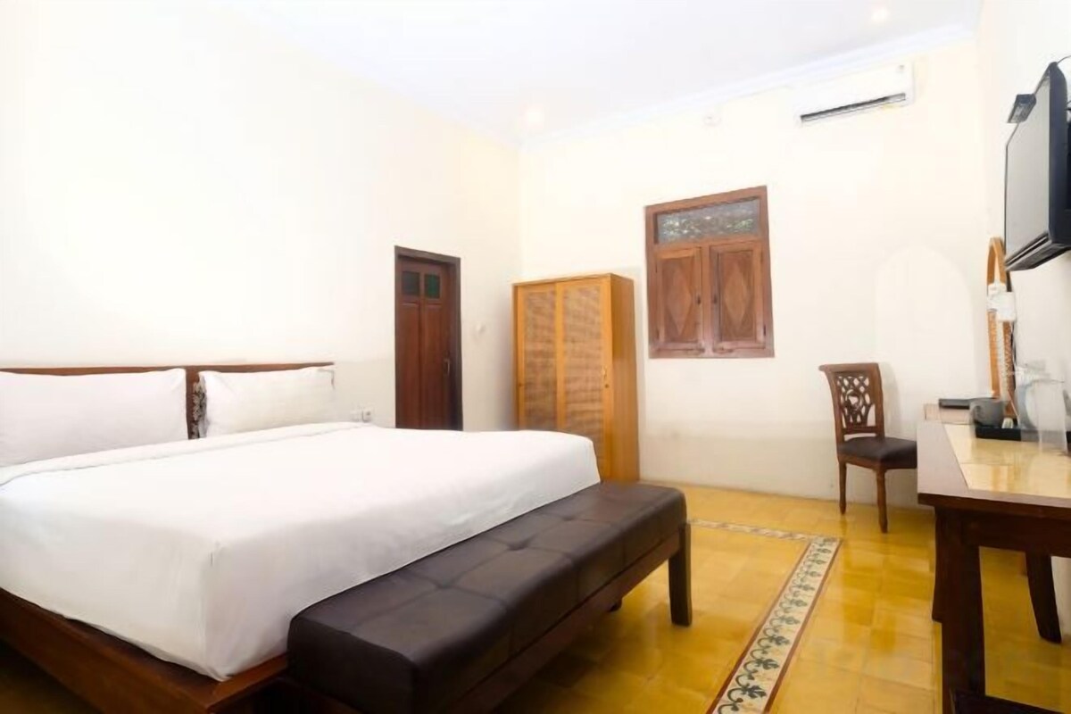 Espacio para trabajar con un portátil, wifi gratis, ropa de cama