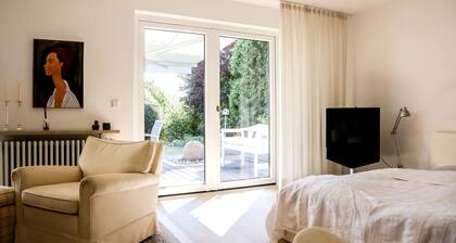 Ferienwohnung Jung Und Lind" mit privater Terrasse, privatem Garten und Wi-Fi