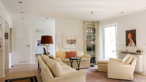 Télévision, chaîne hi-fi