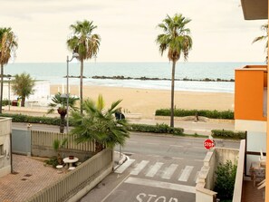 Beach - Lovely apartment for 7 people with WIFI, TV, balcony and pets allowed (Montesilvano Marina)