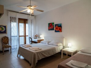 2 bedrooms, travel cot, free WiFi - Lovely apartment for 7 people with WIFI, TV, balcony and pets allowed (Montesilvano Marina)