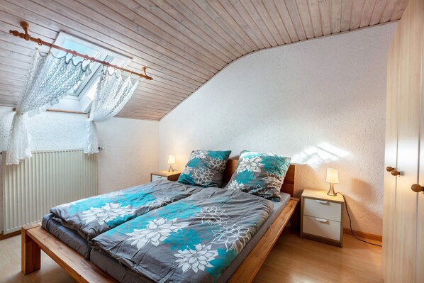 2 bedrooms, free WiFi, bed sheets