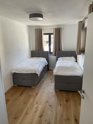 2 habitaciones, escritorio, wifi gratis y ropa de cama 