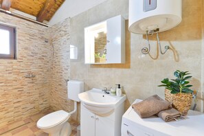 Dusche, Haartrockner, Handtücher