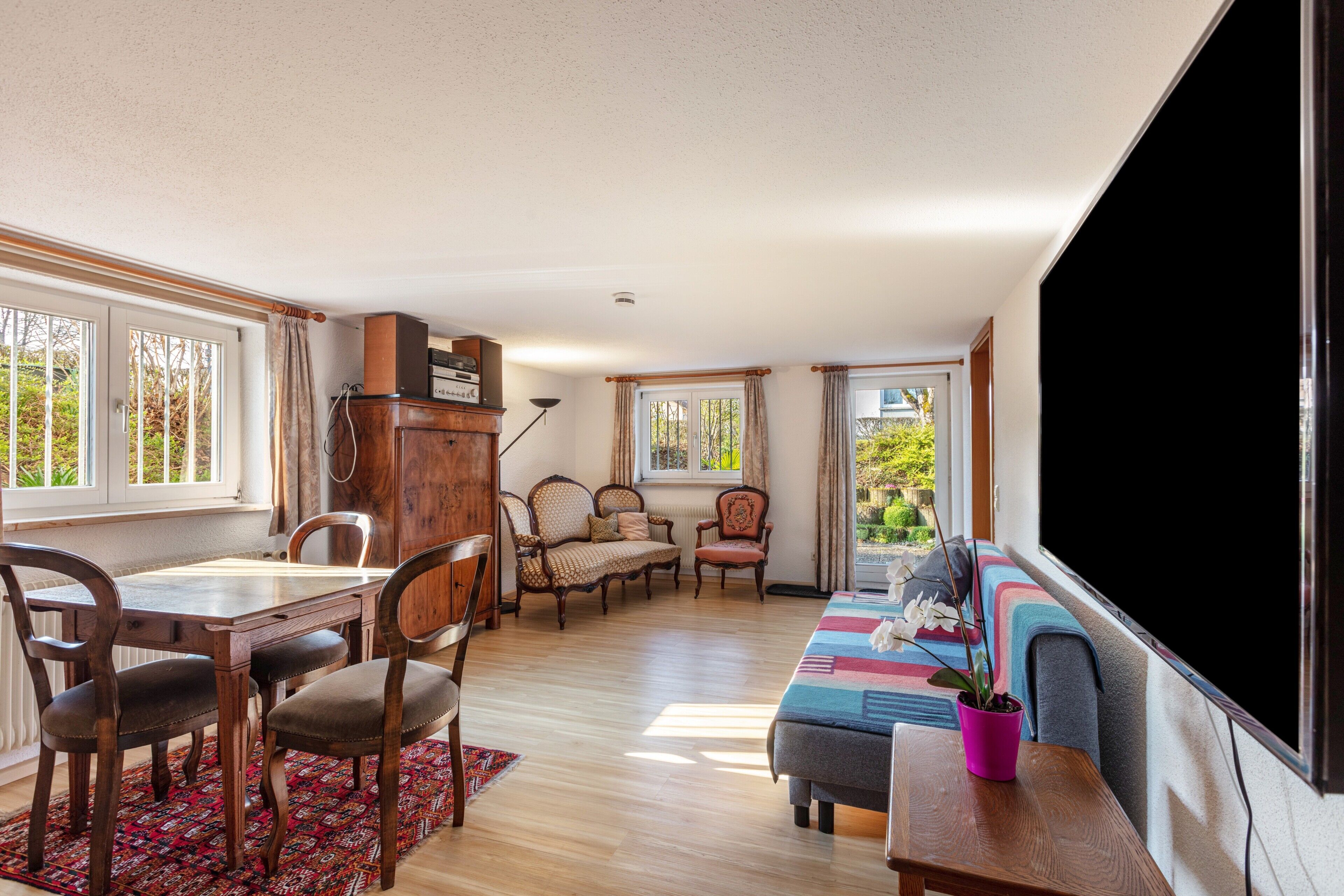 Télévision, chaîne hi-fi