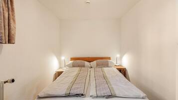 1 Schlafzimmer, Schreibtisch, BĂŒgeleisen/BĂŒgelbrett, kostenloses WLAN