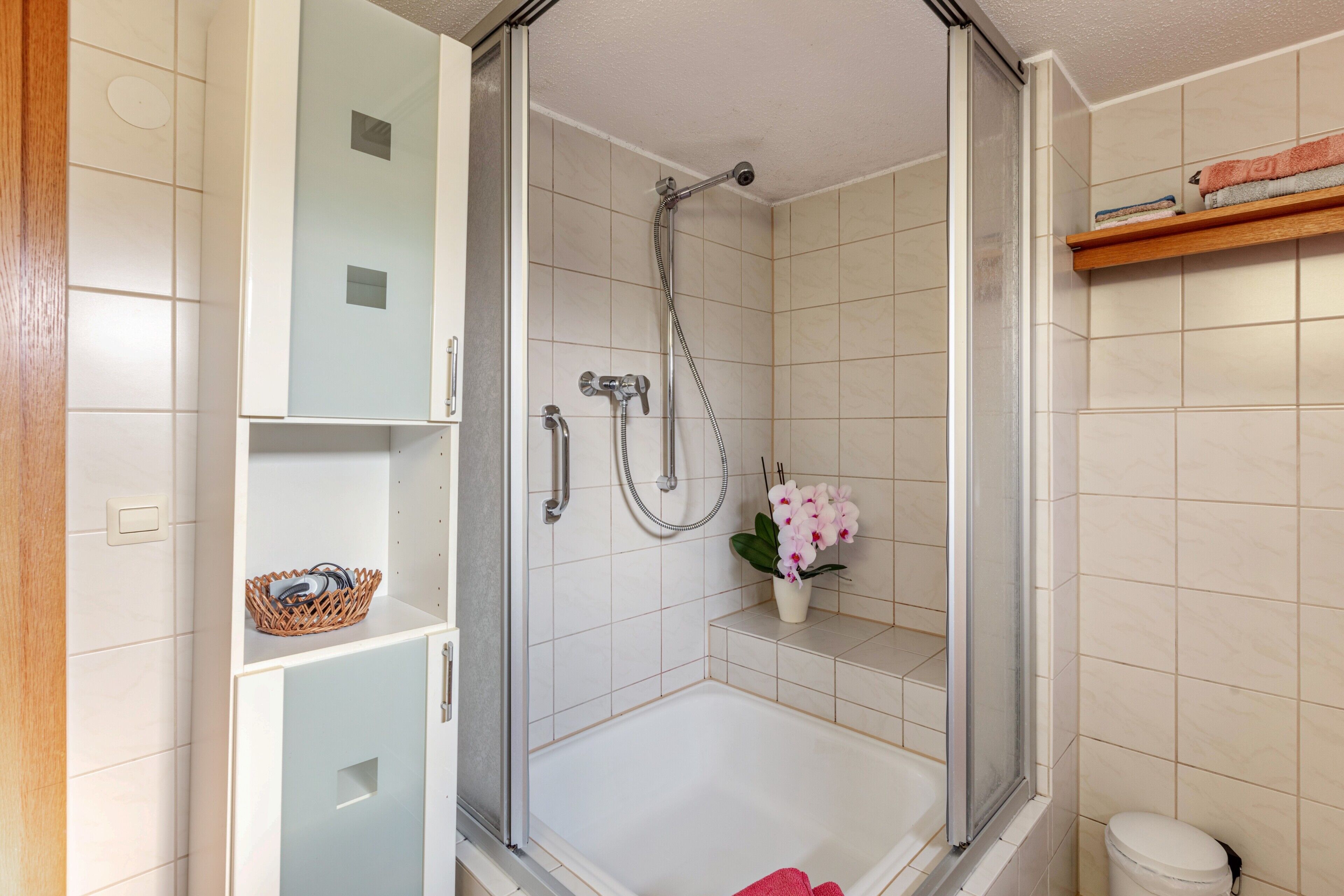 Shower, free toiletries, hair dryer, towels