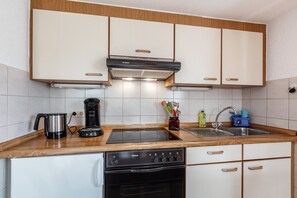 Frigorifero, forno, piano cottura, macchina per tè/caffè