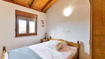 3 slaapkamers, een strijkplank/strijkijzer, gratis wifi, beddengoed