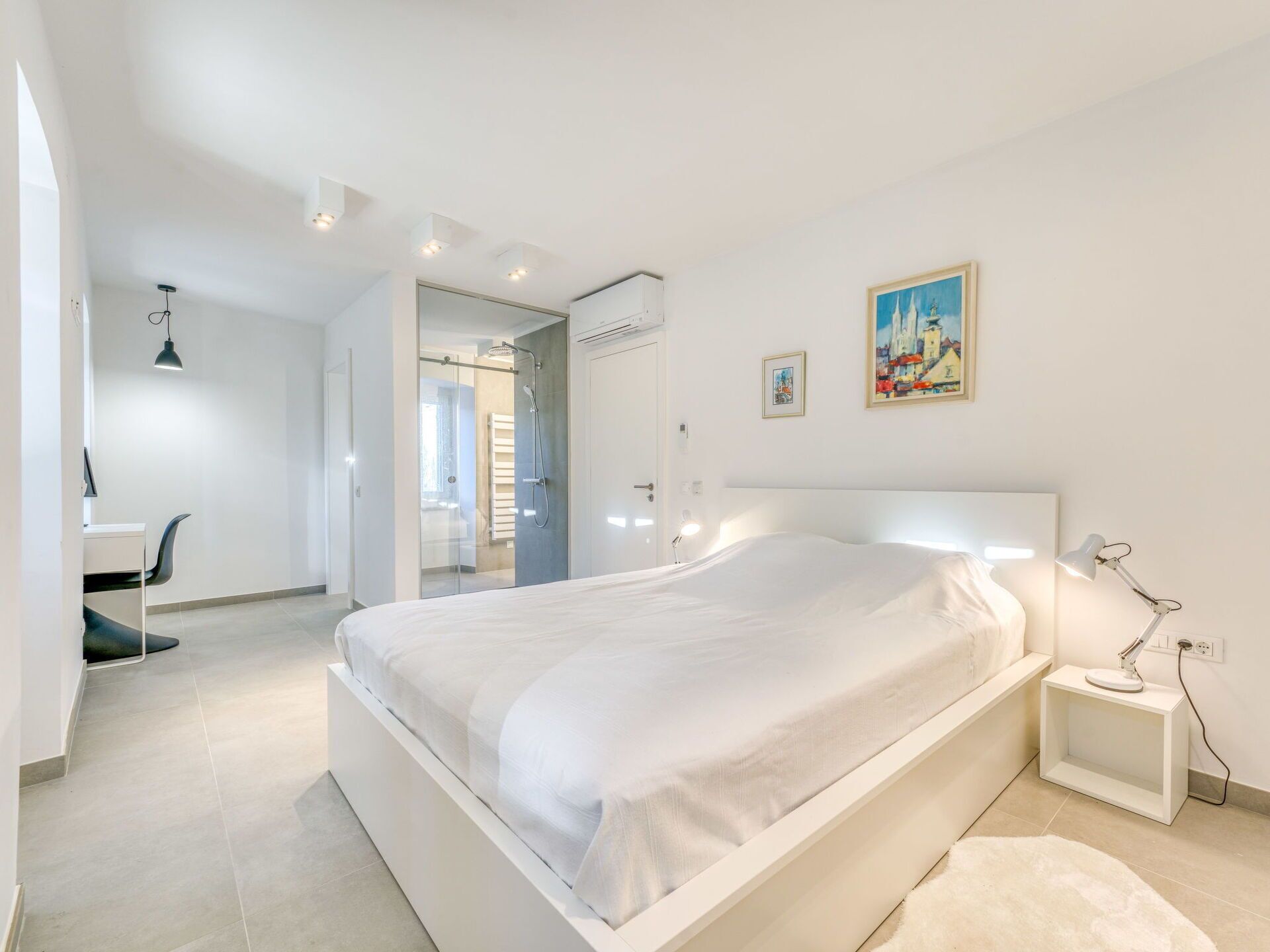 Meubilair, Gebouw, Comfort, Cabinetry, Hout, Verdieping, Flooring, Bed Frame, Lamp, Lade