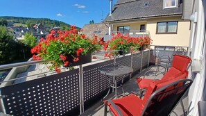 Terrace/patio - Apartment 'Zentrum Zum Kurgarten' with Mountain View, Balcony and Wi-Fi (Willingen (Upland))