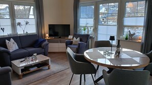 TV, stereo - Apartment 'Zentrum Zum Kurgarten' with Mountain View, Balcony and Wi-Fi (Willingen (Upland))
