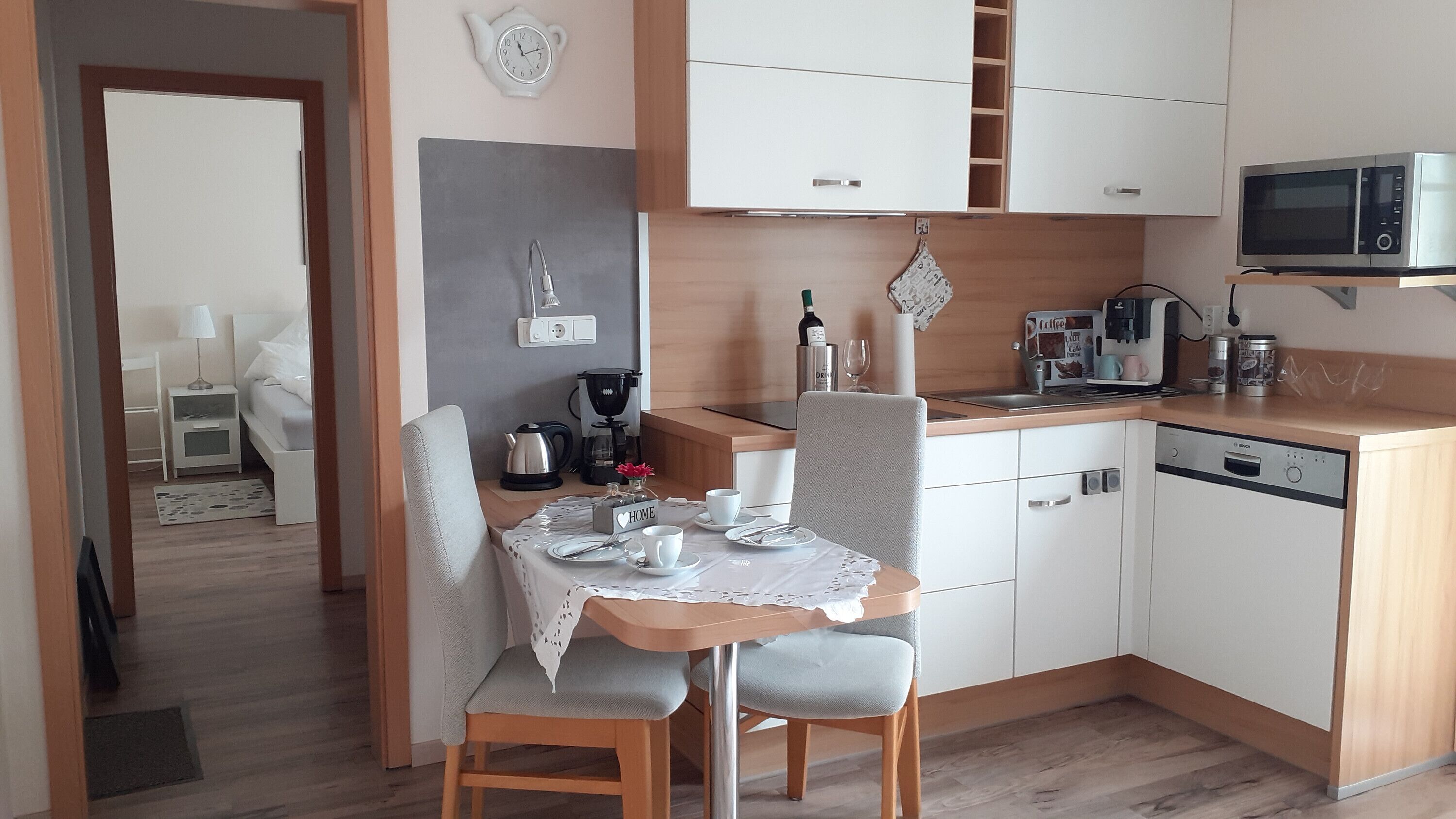 Kühlschrank, Mikrowelle, Ofen, Herdplatte