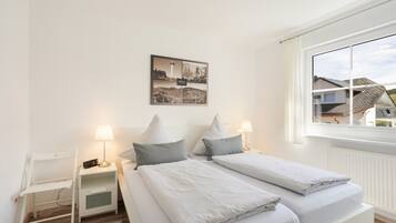 1 bedroom, WiFi (free), bed sheets