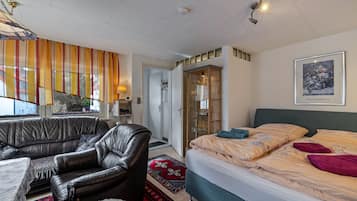 Iron/ironing board, free WiFi, bed sheets