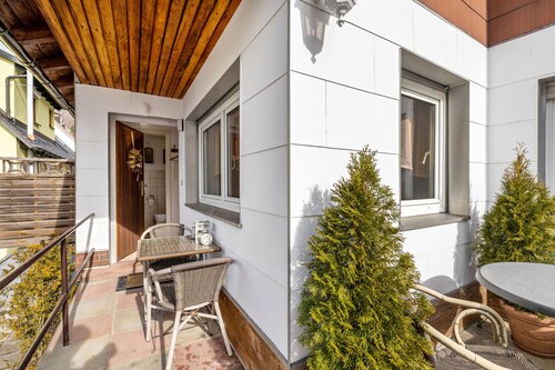 Studio Apartment 'Behrens-Reinke' with Private Terrace, Shared Garden and Wi-Fi
