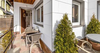 Studio Apartment 'Behrens-Reinke' with Private Terrace, Shared Garden and Wi-Fi