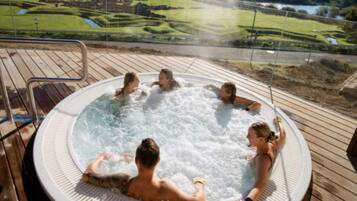 House | Outdoor spa tub