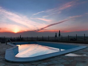 Íbúð | Laug | Útilaug