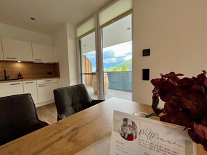 Dining - Saalfelden Apartment Balcony Mountainview (Saalfelden am Steinernen Meer)