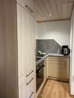 Kühlschrank, Mikrowelle, Ofen