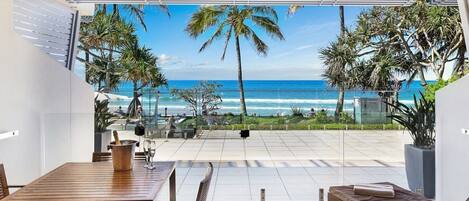 Direct Beach Access Apartment | Terrace/patio