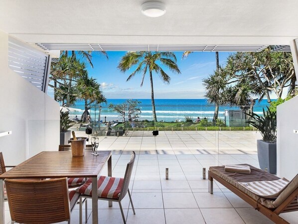 Direct Beach Access Apartment | Terrace/patio