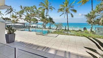 Direct Beach Access Apartment | Terrace/patio