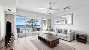 Beachfront Superior 2 Bedroom Apartment | Living area