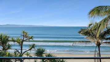 Beachfront Superior 2 Bedroom Apartment | Balcony