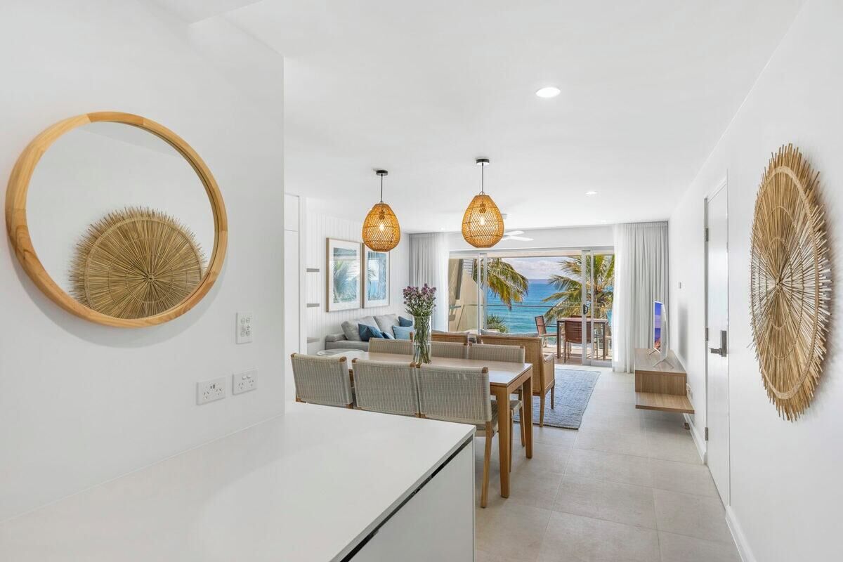 Signature Beachfront 2 Bedroom Suite | Living area