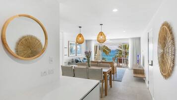 Signature Beachfront 2 Bedroom Suite | Living area