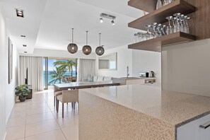 Beachfront Superior 2 Bedroom Apartment | Living area