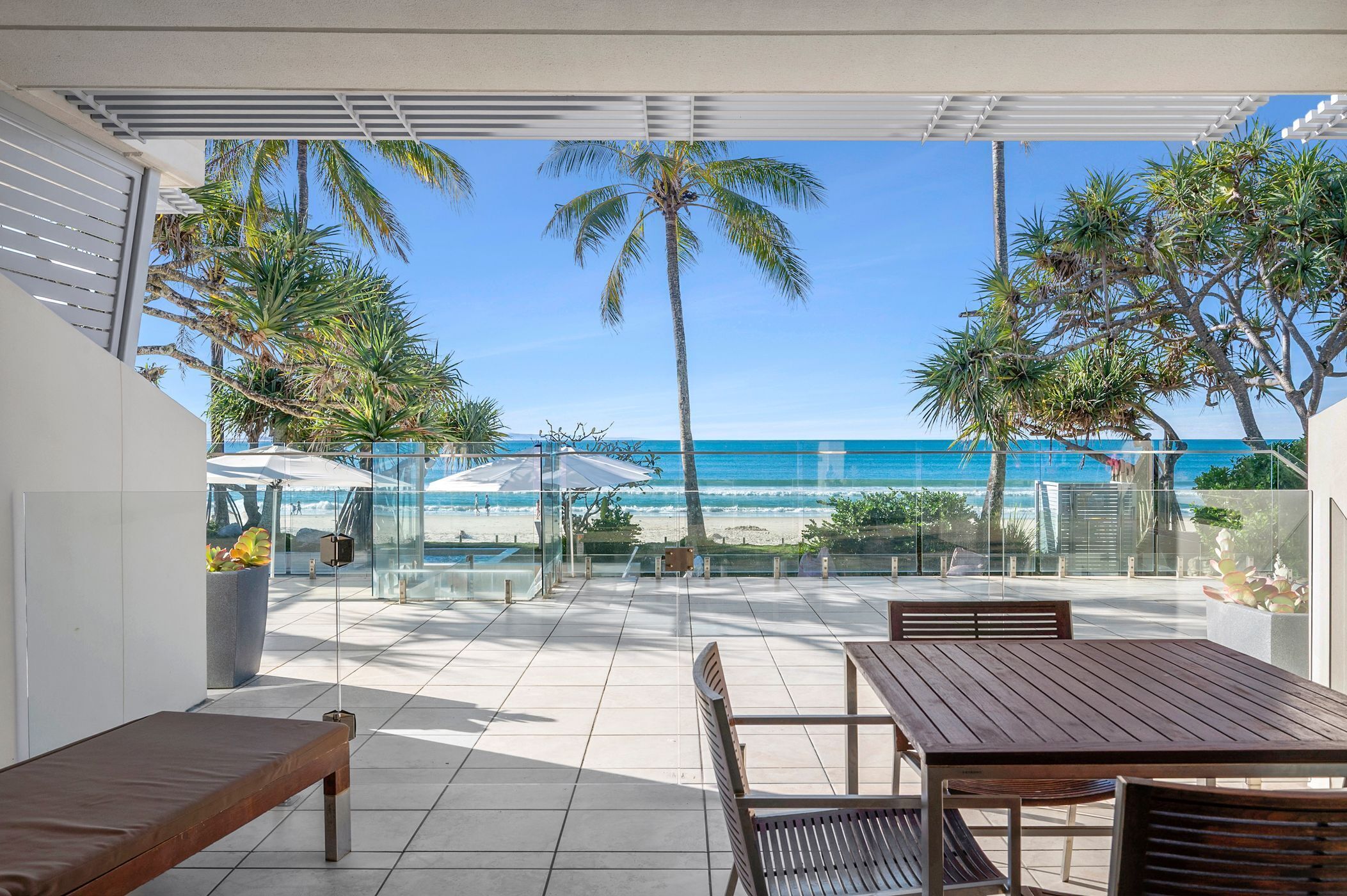 Direct Beach Access Apartment | Terraço/pátio