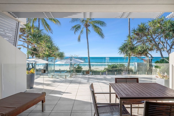 Direct Beach Access Apartment | Quang cảnh từ phòng