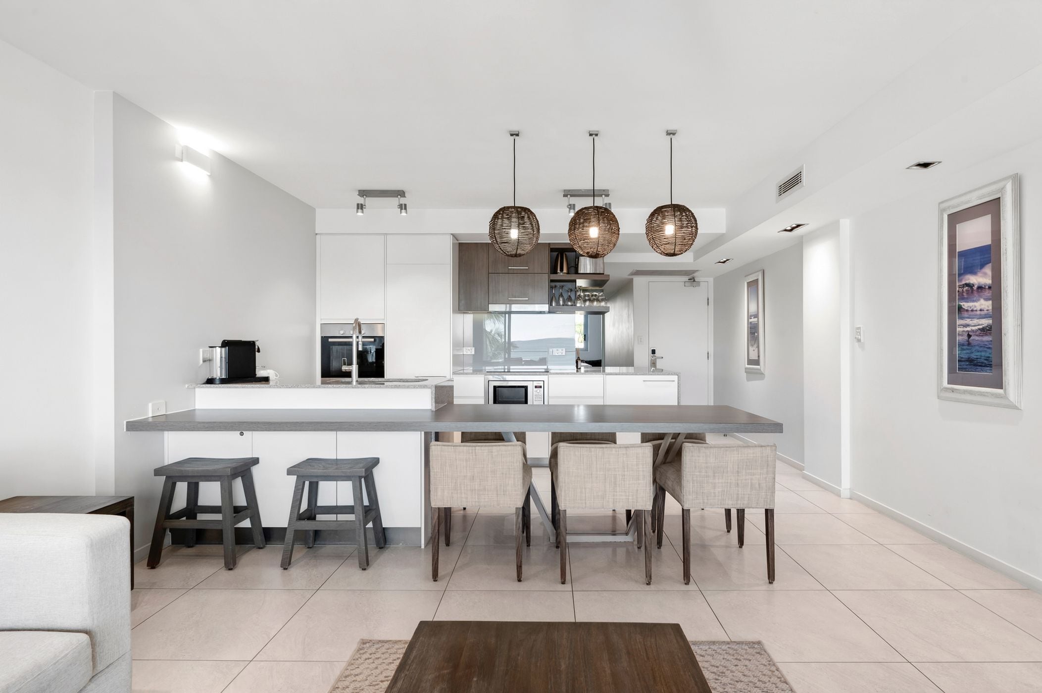 Apartamento Deluxe, vistas a la playa | Cocina privada | Frigorífico, microondas, horno y placa de cocina