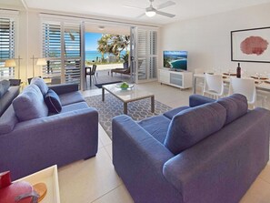 Direct Beach Access Apartment | Living area