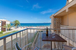 Outdoor dining - Can Vesses - Apartment In Port D'alcúdia (Port D'alcúdia, Illes Balears)