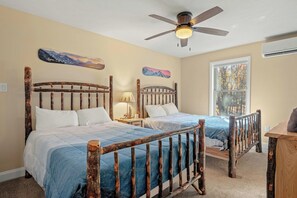 5 bedrooms, travel cot, free WiFi, bed sheets - Hot Tub, Game Room, Deck w/ Fire Pit | Albrightsville | Stephen Way by AvantStay (Albrightsville)