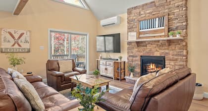 Stephen Way by AvantStay | Hot Tub + Game Room | Albrightsville