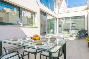 Outdoor dining - Marte - House In Sa Pobla. Free Wifi (Sa Pobla, Illes Balears)