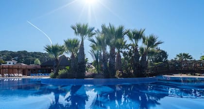 Beautiful Wooden Bungalow With Shared Pool