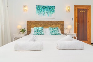 4 bedrooms - Sol I Vent - House In Cala Llombards. Free Wifi (Cala Llombards (santanyÍ), Illes Balears)